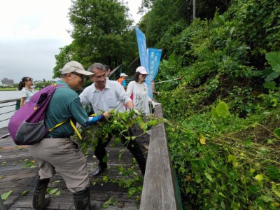 徹底打擊入侵者 守護悠活湖畔好風光 (1)